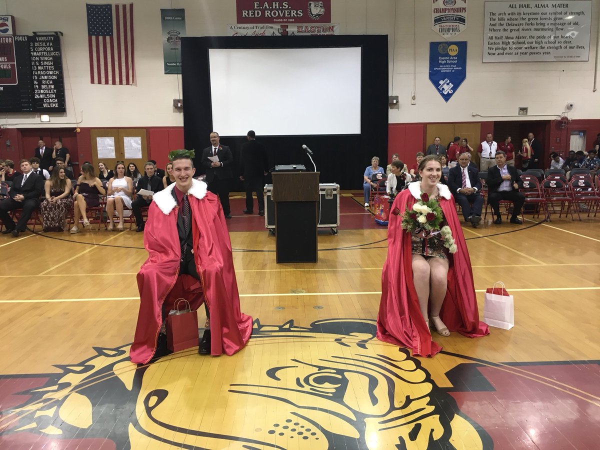 Congratulations to EAHS DAY Queen Emily Mitzak and King, our VP, Trevor Storm👑🐾