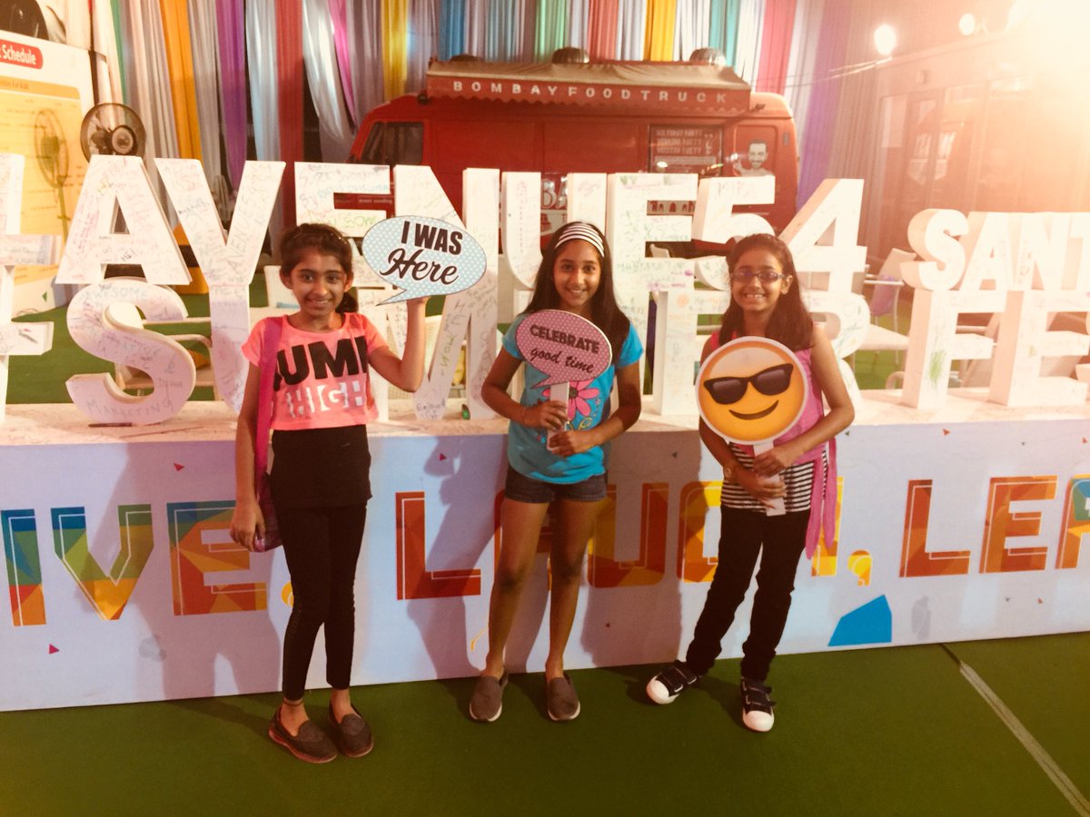 summerfest54's tweet image. Another fine summer day comes to end. But the fun will continue tomorrow at #SantacruzSummerfest. Be there or be square! #Avenue54 #RadiusDevelopers @_AshleyLobo @ThePuppetarians @Mickeymehta @TDXMumbai @radiusdeveloper @kanhaicreations @magicriseparty