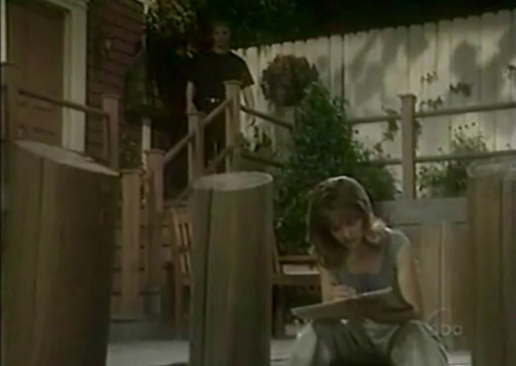 SAllison718's tweet image. Oh look! Elizabeth...is actually working on her art❤️ and look who is running into her. Neither of these things can happen on today’s #GH. #HistoryFail #Liason