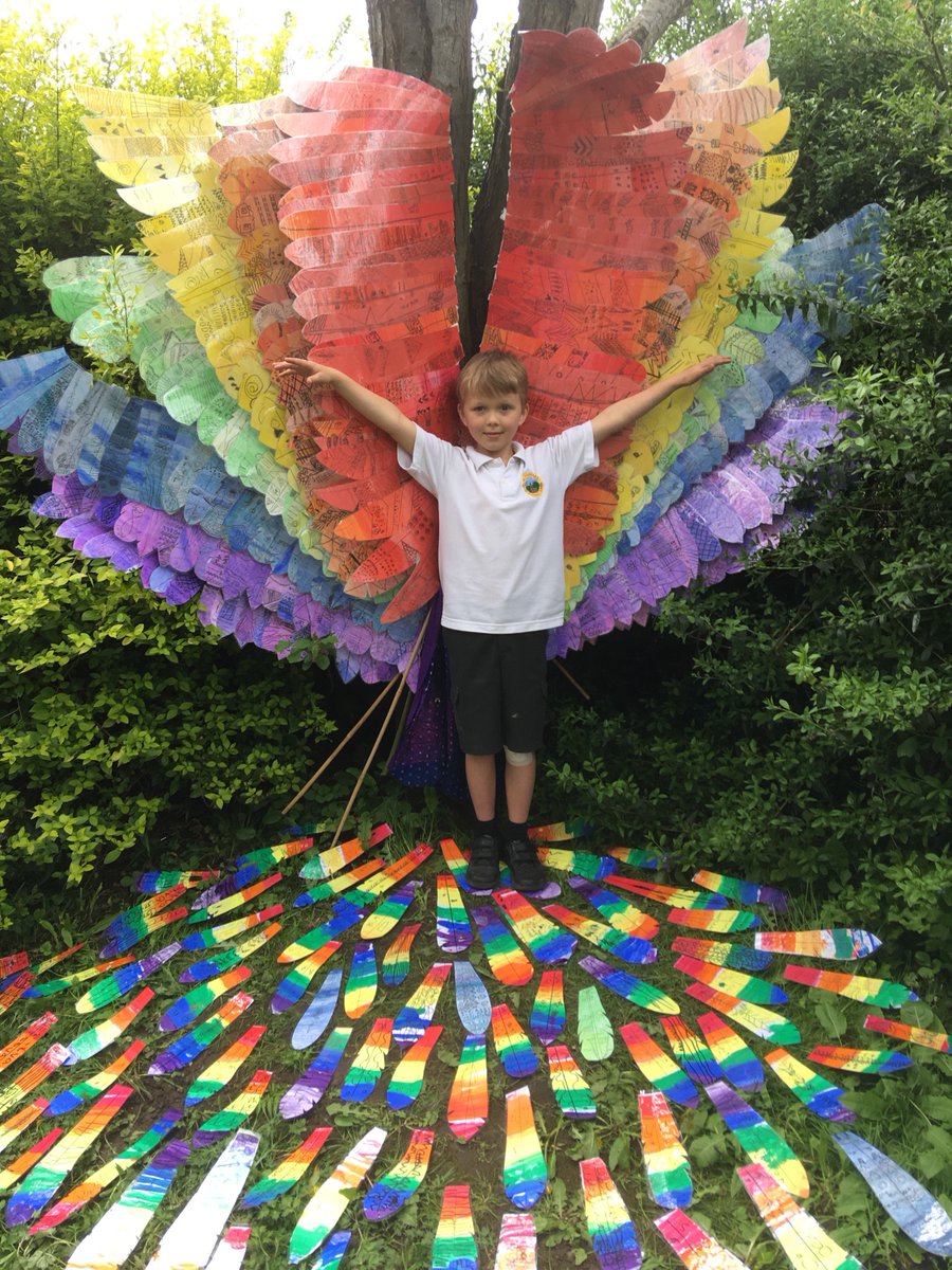stmatprimaryY6's tweet photo. Miss Worthington and Joe think the well looks amazing! Well done Year 5. https://t.co/XUPkV9uzgr
