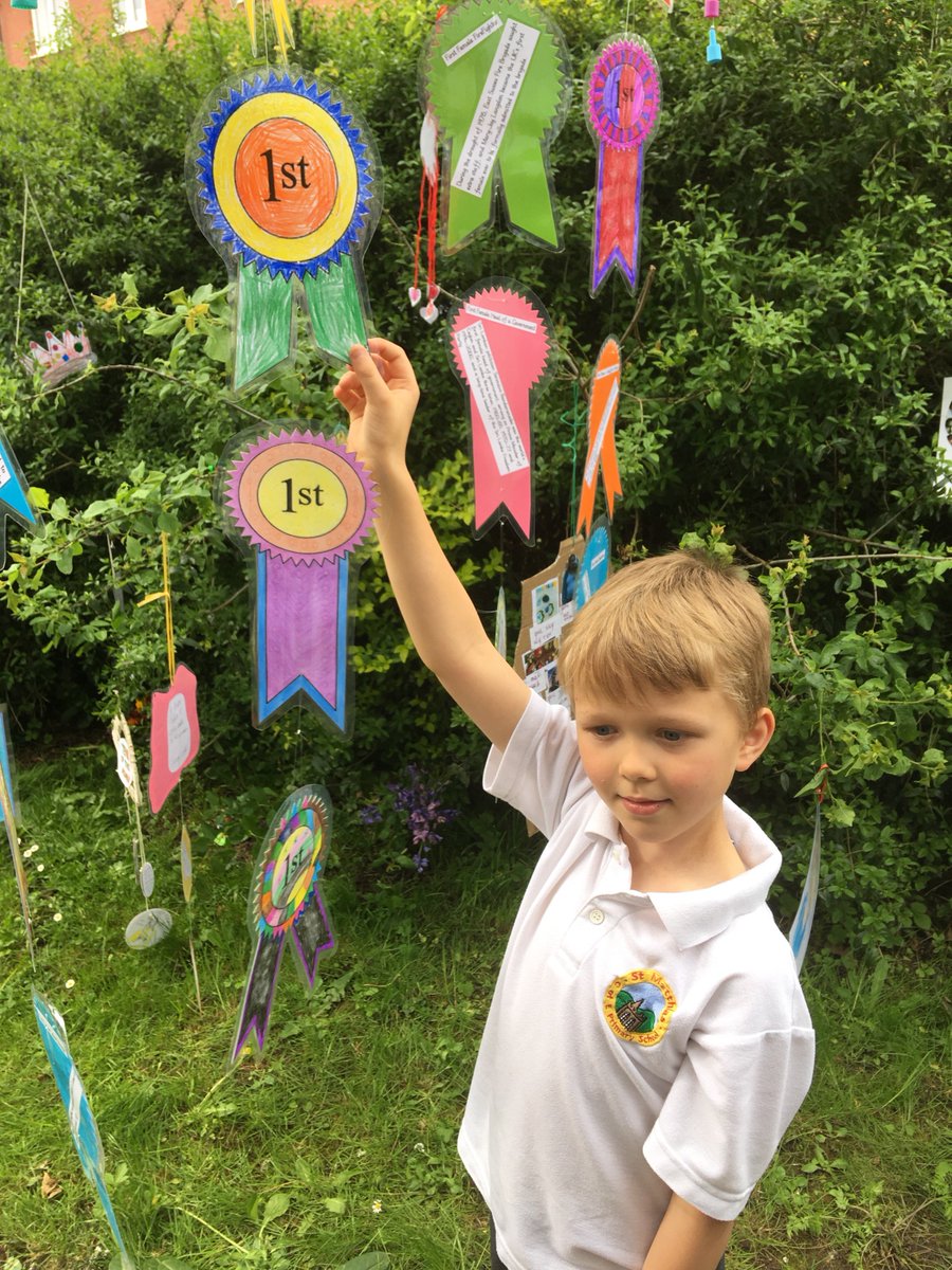 stmatprimaryY6's tweet photo. Miss Worthington and Joe think the well looks amazing! Well done Year 5. https://t.co/XUPkV9uzgr