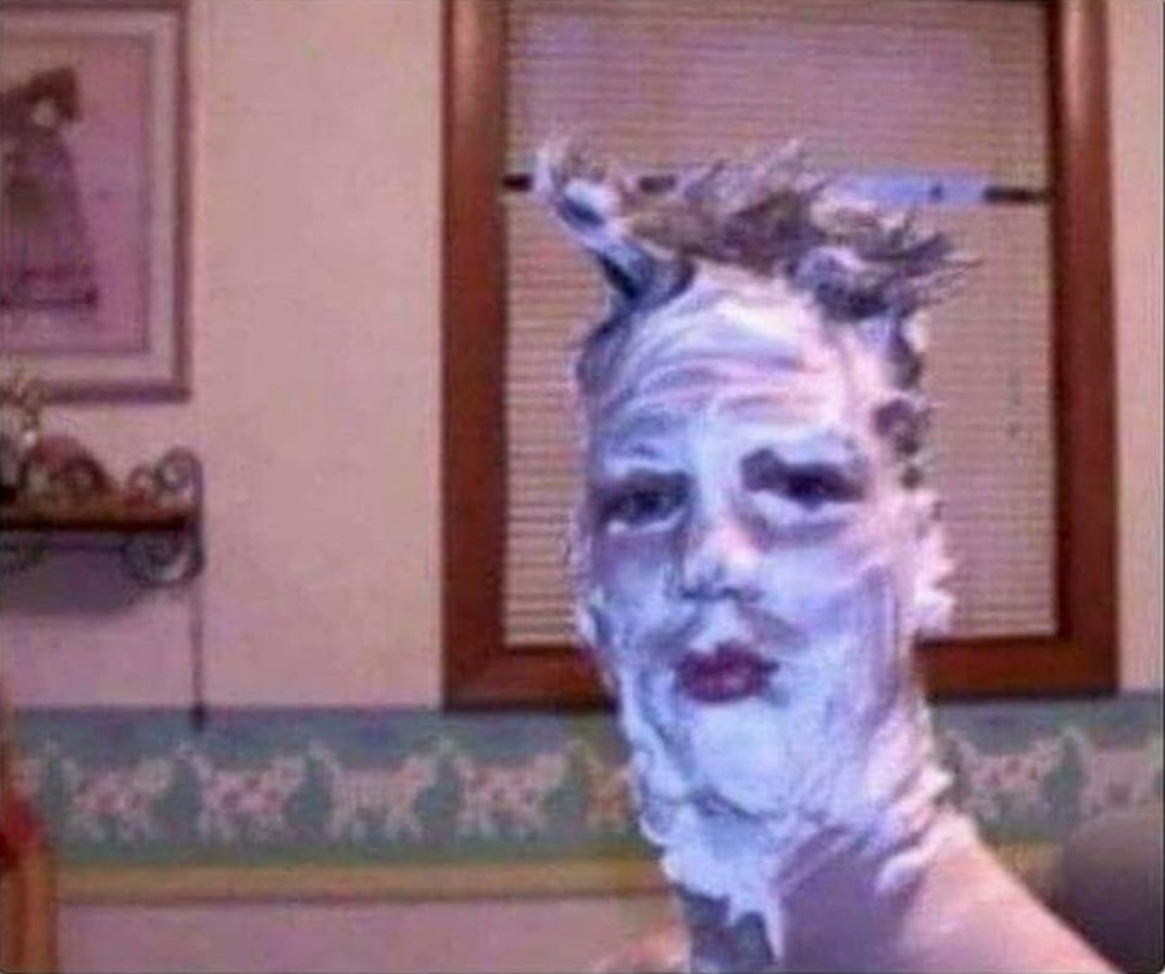 StumblerTop's tweet photo. when you're in the shower and the lights flicker https://t.co/6mK0j9an8A