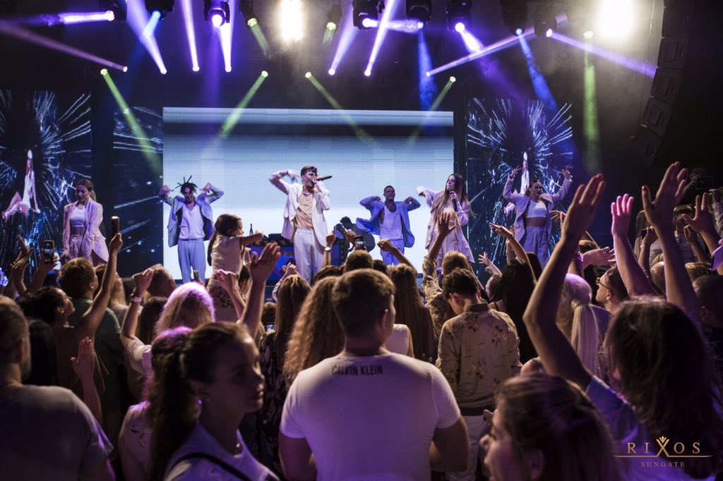RixosSungate's tweet photo. Awesome night at Alara Show Center, Vremya I Steklo 🎤#rixossungate 🍭#RixosSungateMayfest2018 #mayfest #party #rixosmoments #rixosstyle #rixos #rixoshotels #partypeople #vremyaisteklo @vremyaisteklo https://t.co/vEa9jXfxst