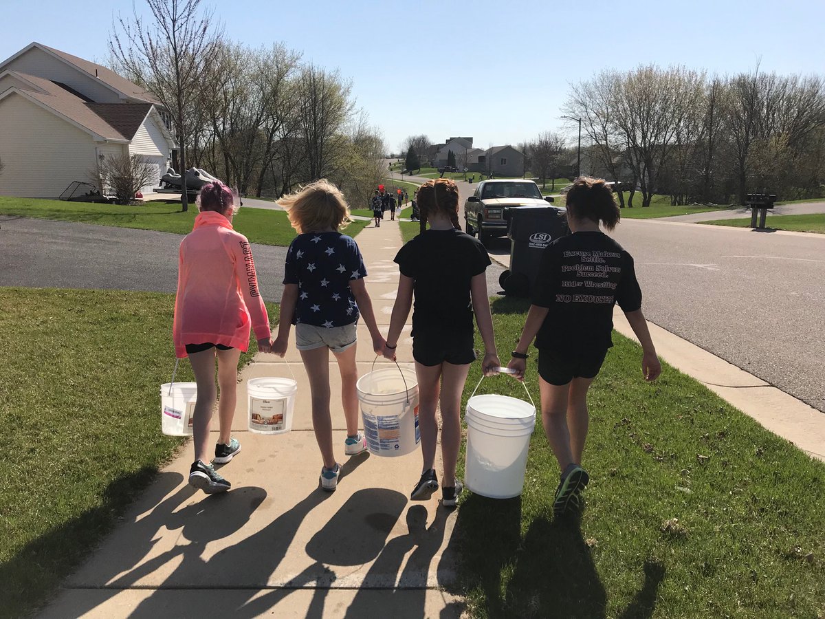 karryhelgestad's tweet photo. In fifth, we walked to water to get a small glimpse of what it was like for our 2 main characters in the book A Long Walk to Water. Poignant pic to me because of all the girls in the world who still have to stay home from school to work. #evnp #iteachfifth https://t.co/mKFbXEZ4Oy