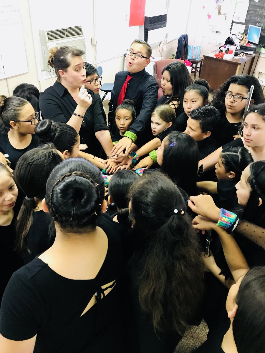 SuttonMUSIC_MBC's tweet photo. 3 great performances!!!! I am so proud of how far my students have come. They stress you at times, but you love them anyway. Then they give stellar performances. Their smiles/music make it worth it.
#tinyadults
#musicmakers
@SuttonES_HISD https://t.co/51ZEe8Svim