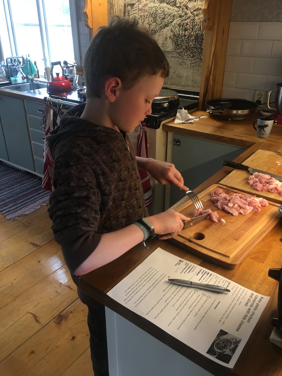 VetGoed's tweet photo. Learning our 9 yo to cook real food! See the @DietDoctor1 recipe for chicken pesto casserole? We even made the pesto from scratch ourselves! #LCHF #NOpackages #eatrealfood https://t.co/Bagcrc0znX