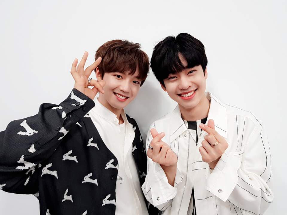 bnmboysofficial's tweet image. [#MXM/임영민X김동현] 

#MXMPICtures #MPIC 
오늘도 영동이와 함께해주신 싱가포르 팬 여러분들 정말 감사합니다! 보내주신 뜨거운 환호만큼 열정 넘치는 모습 앞으로도 쭉 보여드리겠습니다! 💛🧡

#브랜뉴뮤직 #브랜뉴보이즈 #임영민 #김동현 #엠픽