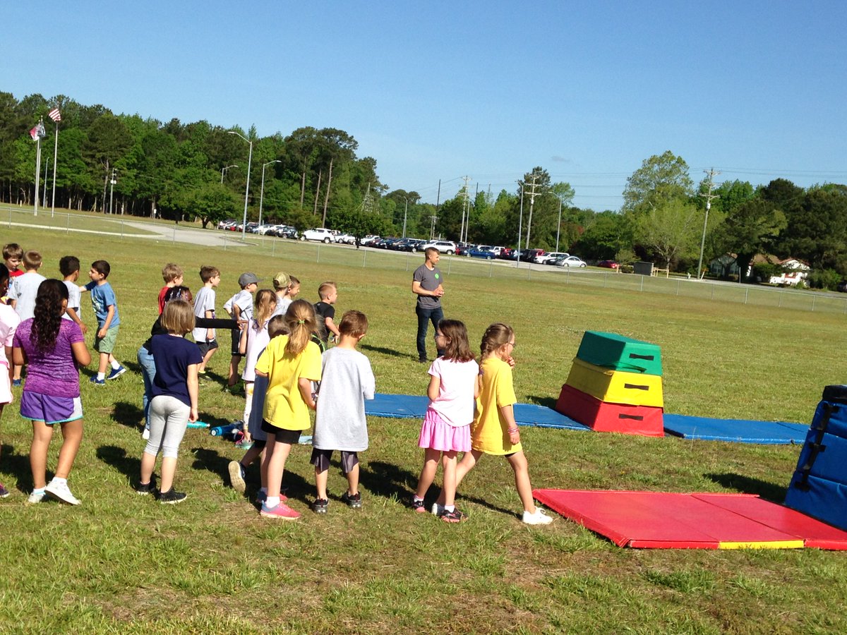 SandridgeEl's tweet photo. Field Day Fun @SandridgeEl https://t.co/cwfR1pJ3Be