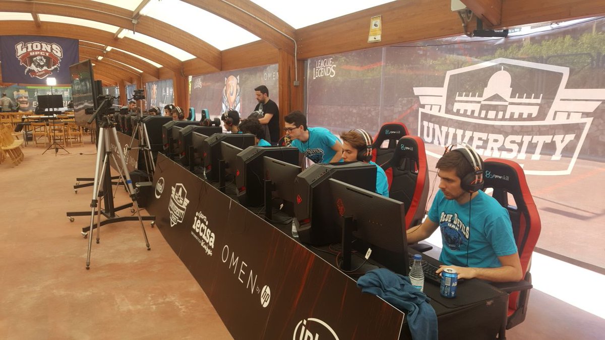University_ES's tweet photo. 🏆 Final de League of Legends
@skulls_ucm 🆚 @BlueDevils_UAH
🎙 @Vondalv y @AitorTribal
¡Que gane el mejor!
#FinalesUniversity #ConferenciaTerra
📺 https://t.co/R9iZGrIzIy https://t.co/a2ay6Fbn1w