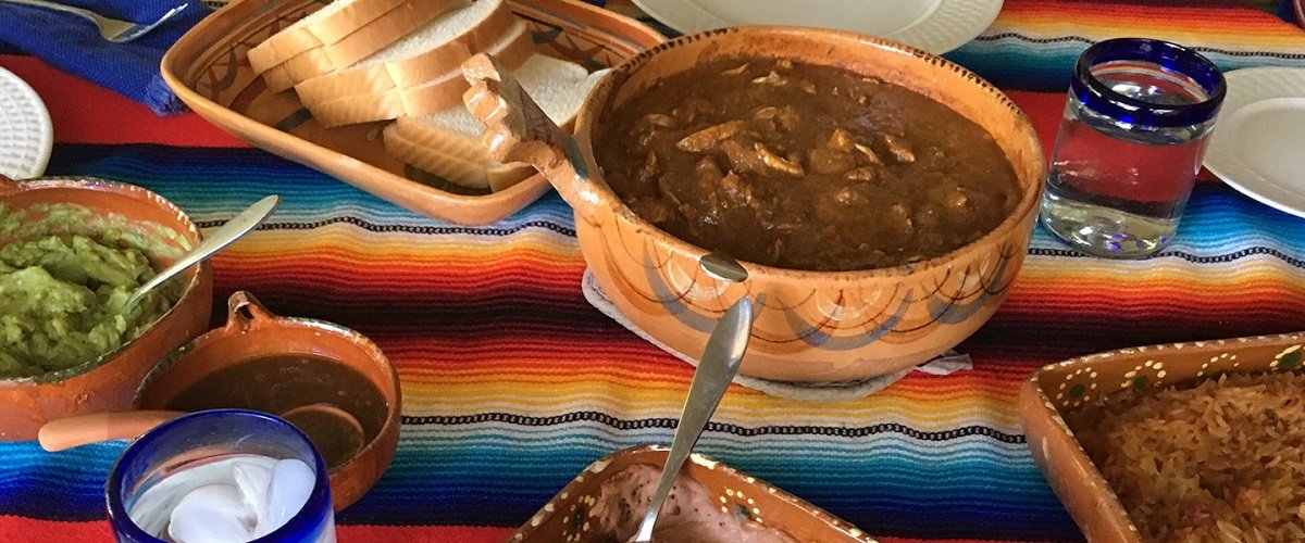 MgM00_'s tweet photo. @naturemom1 Valdez and her mother share a CRS Southwest Ethical Trade Recipe for Mole Poblano   https://t.co/kNif45zS22 https://t.co/KZzOFeAKR6