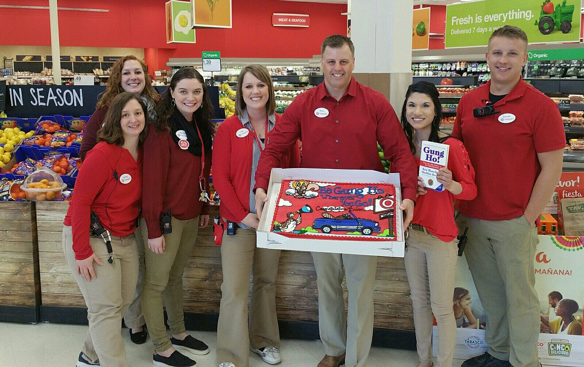Lisa_a_collins's tweet photo. A huge THANK YOU and CONGRATULATIONS to this guy! You have made such a difference in our store and will knock it out of the park as STL! #foodlegend #gungho @BRehnelt @RicaDevas https://t.co/H3IWSCEnJ1
