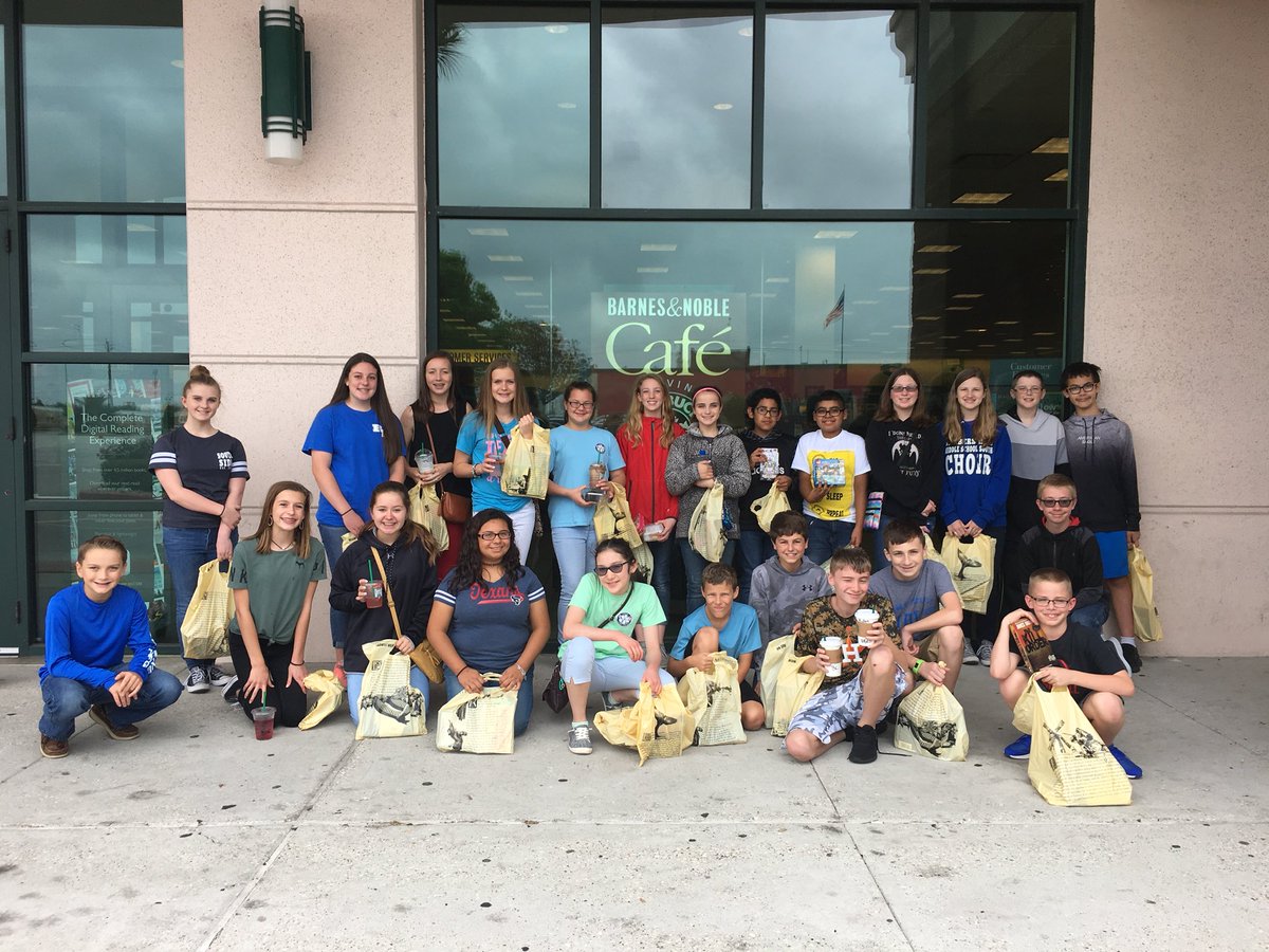 BHMSouthLibrary's tweet photo. Reading Olympics field trip to Barnes and Noble. Each one of these kiddos read a minimum of 1950 pages and/or 18 books. Most of them read way more than the minimum!!!! #bhmss #thesekidslovetoread #lovemyjob https://t.co/HOLlPo2b0I