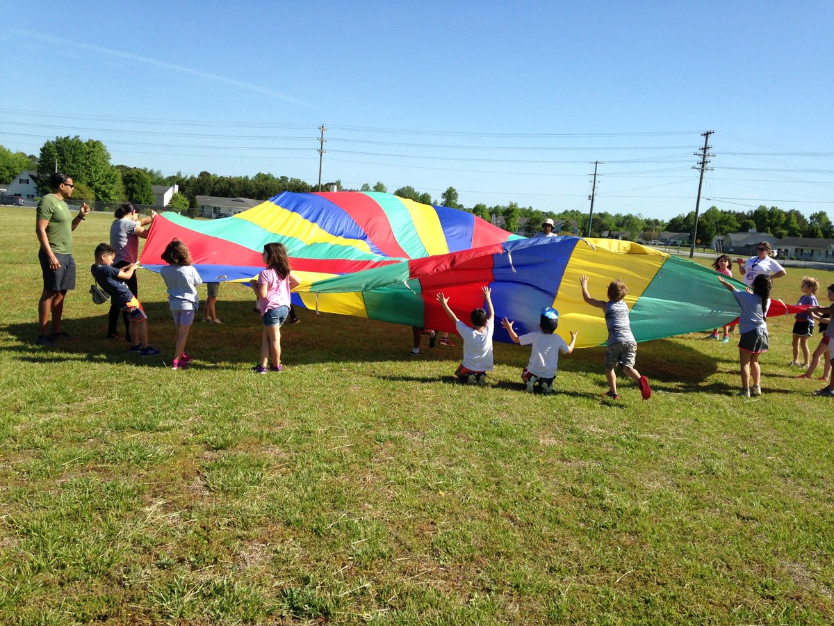 SandridgeEl's tweet photo. Field Day Fun @SandridgeEl https://t.co/cwfR1pJ3Be
