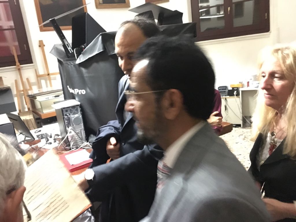 halghreeb's tweet photo. تم اليوم زيارة مكتبة جامعة #بولونيا والإطلاع على محتوياتها في أقسام المخطوطات والنوادر حيث ينفذ #كرسي_الملك_عبدالعزيز الممول من جامعة #الإمام مشروع أرشفة تقنية ما يزيد عن 500 كتاب عربي مخطوط من اكثر من 800 سنة.
@SA_Scholarships 
@uffcultsaudi 
@alrkbaan https://t.co/hVQ7kCFHxI