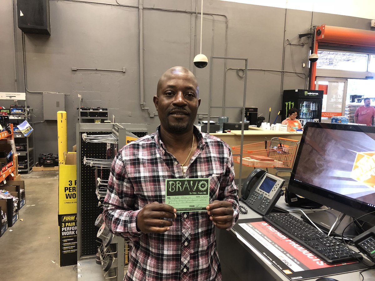 UnknownCos0552's tweet image. Wade, calling customers and getting new orders. Making the grade. @AkinsMel @gullatt_hd