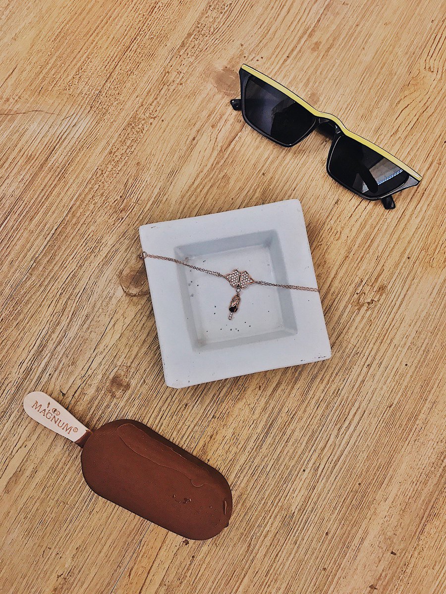 TheStyledge's tweet photo. My kinda escape from the heat // Summer essentials with @MagnumIND
My shades, this gorgeous bracelet from the #MagnumXFarahKhan collection and the scrumptious @MagnumIND
#TakePleasureSeriously
#Magnum
#TheStyledge https://t.co/PQLpYvxQsy