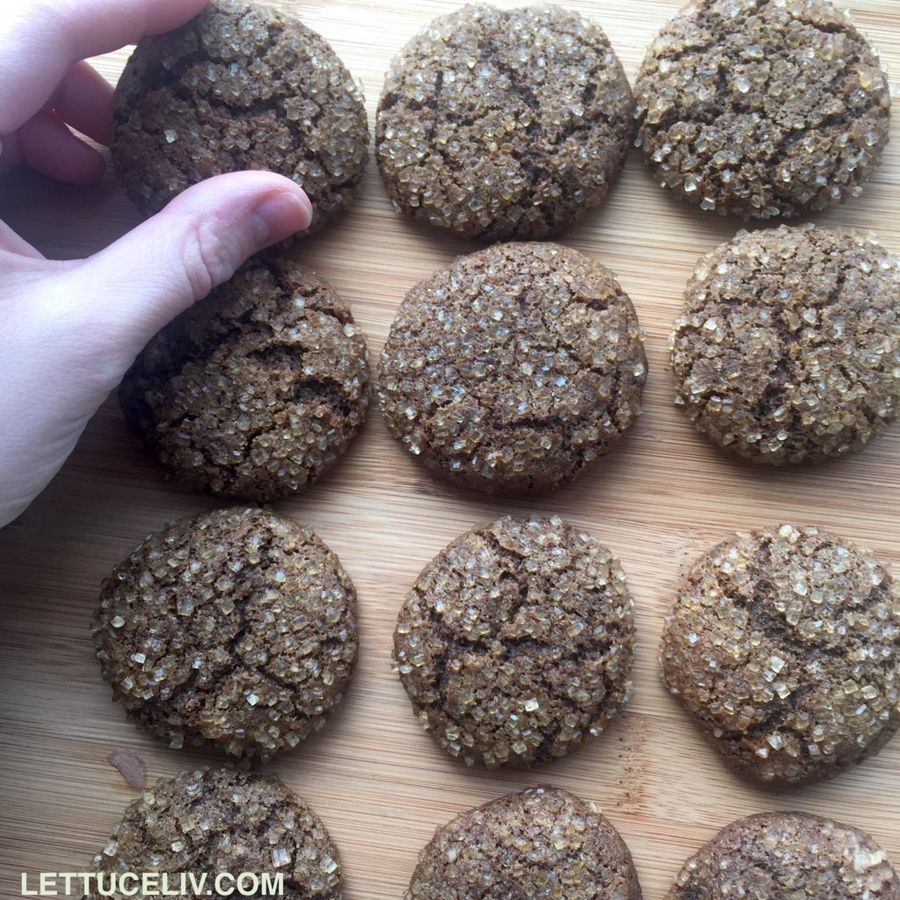 Delicious Vegan &amp; Gluten Free Molasses Cookies | Lettuceliv buff.ly/2Kv4D1y #vegan #cookies #RecipeOfTheDay