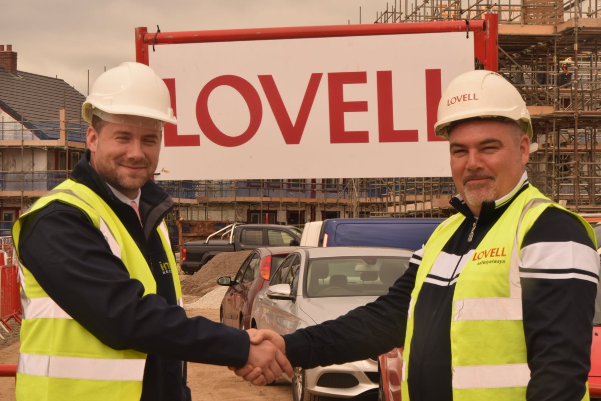 darrylGwilliams's tweet photo. Well done to all the candidates for completing the @Lovell_UK and @HafodHousing Prepare to Construct Programme at our Coychurch road project. Thanks to our Partners @BridgendCollege @BridgendCBC @EmployWalesJCP @InvolveRecruit Lovell Skills Academy leaving a legacy https://t.co/ogsuSMLMKk