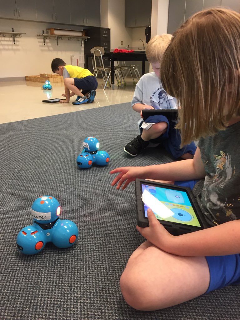 Mrs_Kling_Tech's tweet image. Controlling r #world with #AI. X marks the spot. @WonderWorkshop @PennovationCtr @SASD_Vernfield #sasdnext @PADeptofEd @edutopia @GoogleForEdu #Blockly #HearMyVoice