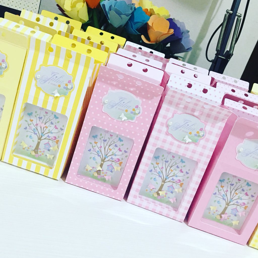 PliePapelaria's tweet photo. Pura fofura essa caixinha milk 😻
#temajardimencantado #temajardim #temajardimdasborboletas #scrapbook #scrapfesta #babygirl #garden #mamaedeprimeiraviagem #mamaeama #pliepapelariapersonalizada #papelariacriativa #papercraft #cute #cutepaper #invitationcards #cuteinvitation https://t.co/8GLwPMxa9F