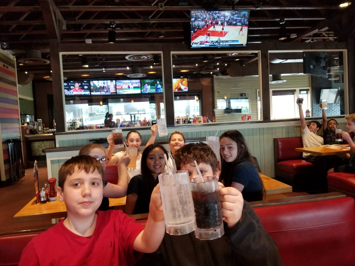 JMMSPRIDEs's tweet photo. @JMMS_LauraLynn Another "Adminstrator's BUZZ BUCK Luncheon"
@ Chili's...BEST KIDS EVER!! https://t.co/78KkDaXX5n