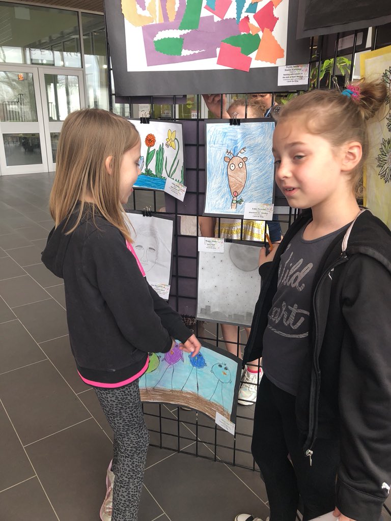 ARTSbhncdsb's tweet photo. Makes me smile! Students at Christ The King admiring the BEAUTIFUL pieces of art done by BHNCDSB students. #MakeYourMark2018 #TheyAreInAwe https://t.co/QGWYFbeJA5