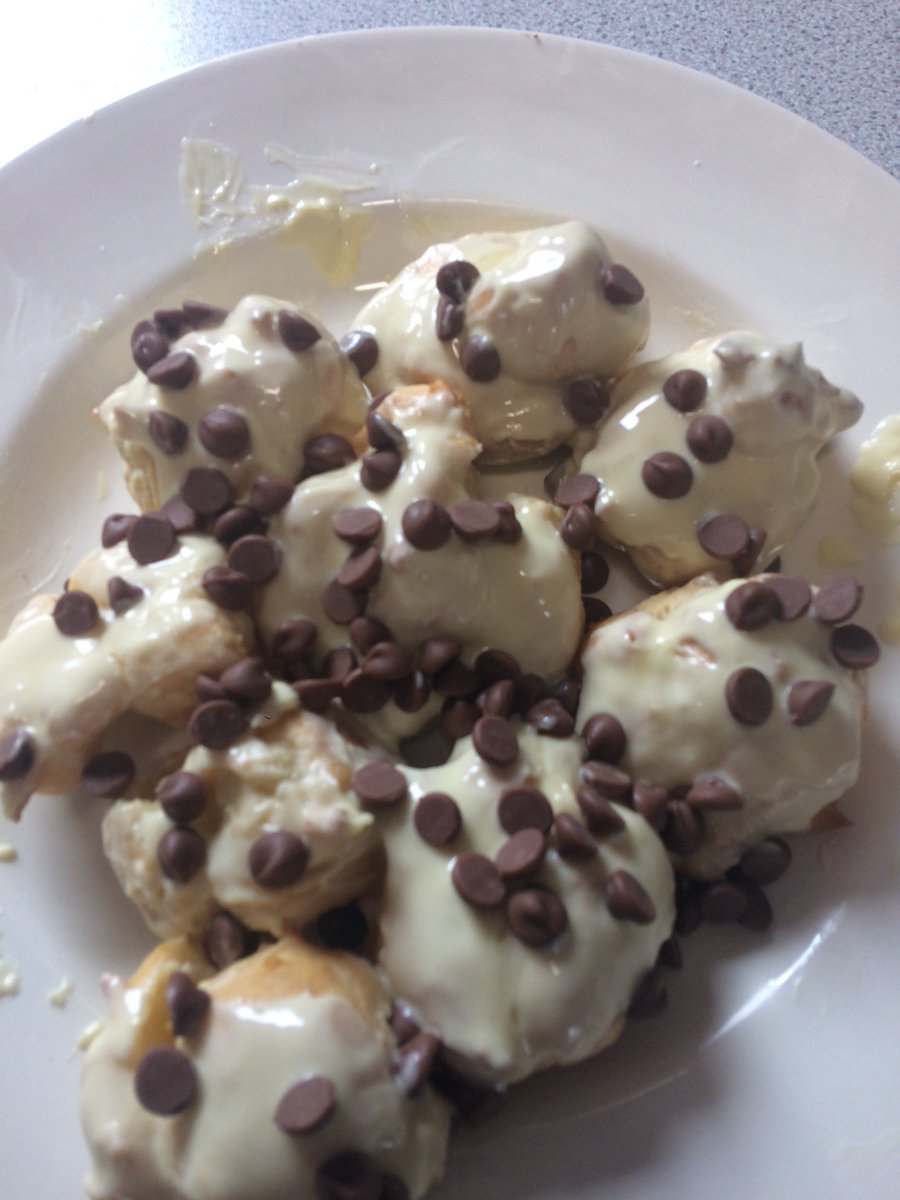 Truffles siocled a buns choux anfarwol Chocolate truffles and choux buns from our very professional bakers-  Creme de la creme !❤️