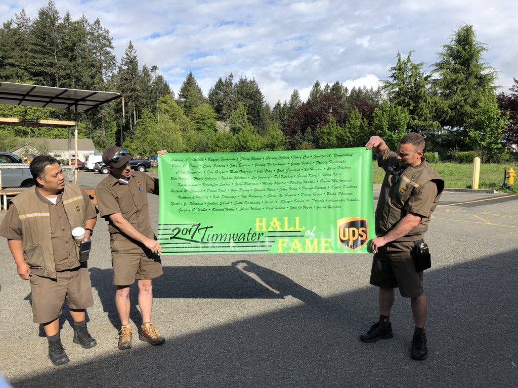 rhonda0228's tweet image. Unveiling the 2017 Hall of Fame poster honoring 57 drivers that went accident and injury free in the Tumwater UPS center last year! Congratulations to each of you!!! #TUMWATERDRIVERSKEEPITSAFE @wwalker1985 @cetisol @theroobol @safebychoice @NorthwestUPSers