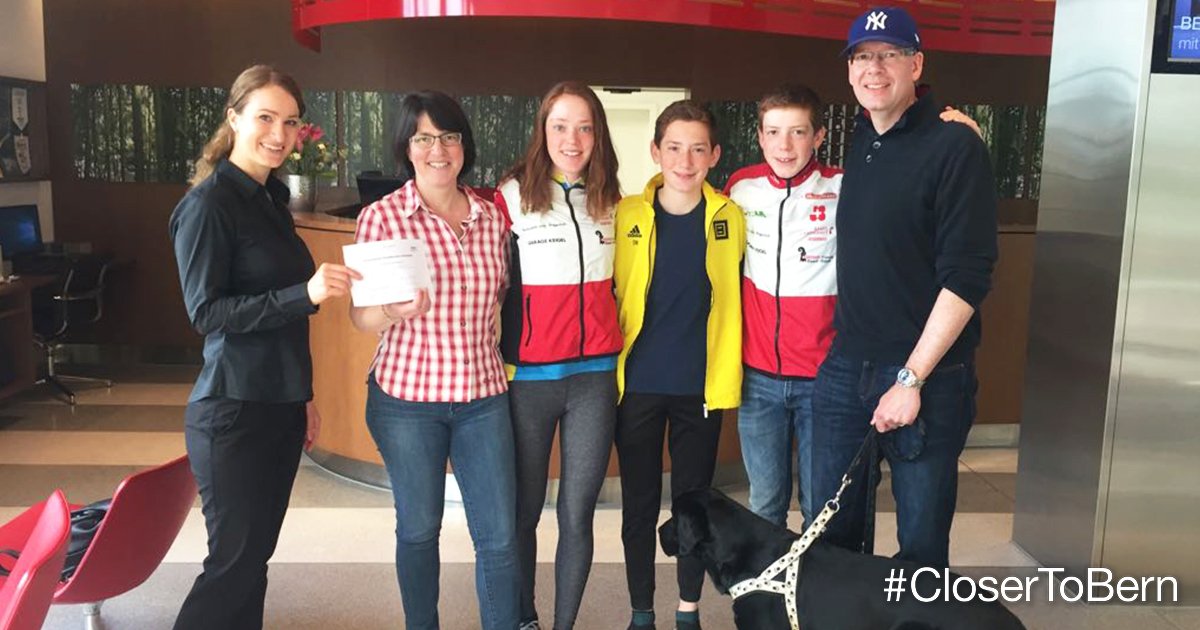 🎉 High Five🙏 🎉 Die Familie Weber (Basel Land) reiht sich zu den glücklichen Hotelgästen ein. Mit dem Direktbucher-Gutschein dürfen sie Ihren Aufenthalt im Hotel @Ambassador_Bern wiederholen.✅📞🌐📧👥Direkt buchen und jubeln: closertobern.ch | #BERNHotels #CloserToBern