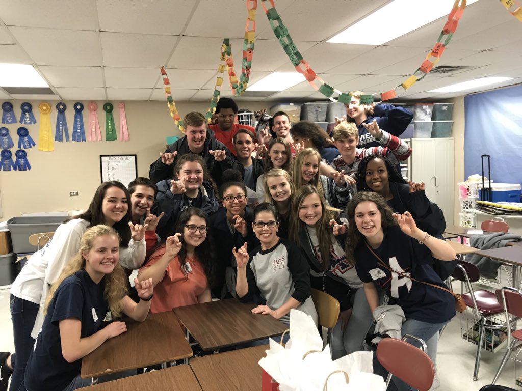 AllenPeerLeader's tweet image. “Baaaaaaa!” (That’s ram for “We love Ms McKenzie!”)
#rams4life #freshmanmentors