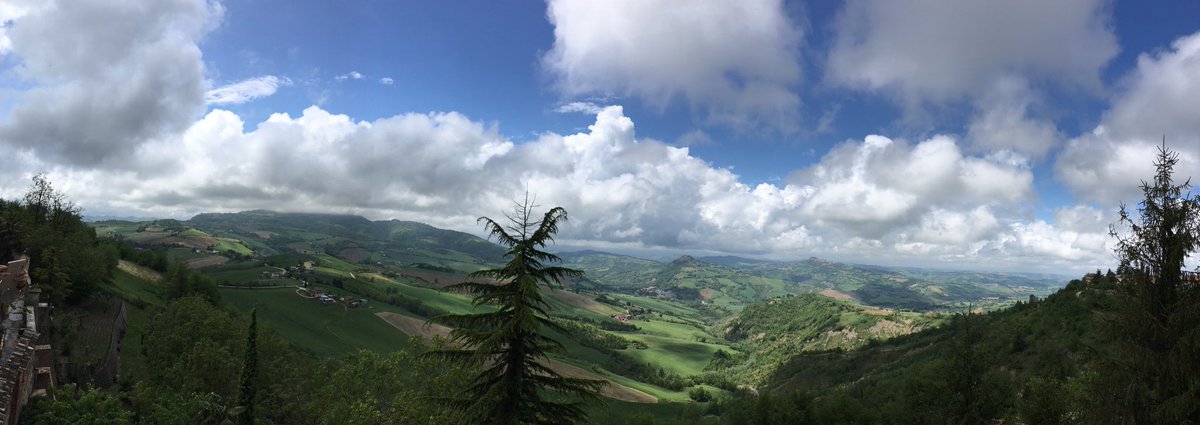 FOODEV_'s tweet photo. Amazing landscape and students at work! #isc2018 #mediterraneandiet #destinazionemarche #foodev https://t.co/TJYMApt23w