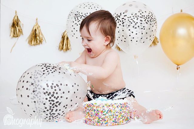 lemography's tweet photo. Share the love.. and the icing, just put it on everything lol 😄
.
.
.
#1stbirthday #happybirthday #cakesmash #babysession #birthdayballoons #cutiepie #babymodel #itsmyparty #cutekids #partytime #Nicolelemphotography #sanremobakery #icing #lemographypin https://t.co/epXU9ftwqX https://t.co/HvrDVA5kZ9