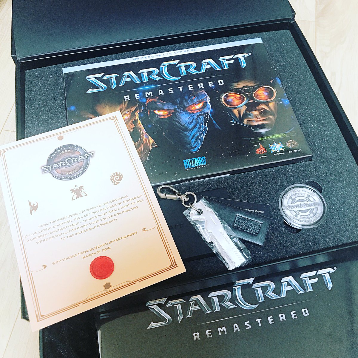 youdonggu's tweet photo. 저를 기억해주시고 기념선물까지 보내주셔서 정말 감사합니다:) @StarCraft (@StarCraft_KR)의 20주년 진심으로 축하드립니다!
#SC20 #Blizzard #Starcraft #20thAnniversary
#Congratulation #Thankyou https://t.co/9UTPO2eRdW