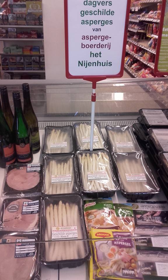 Vers geschilde asperges van aspergeboerderij het <a href="/hetnijenhuis/">Het Nijenhuis</a> in Diffelen