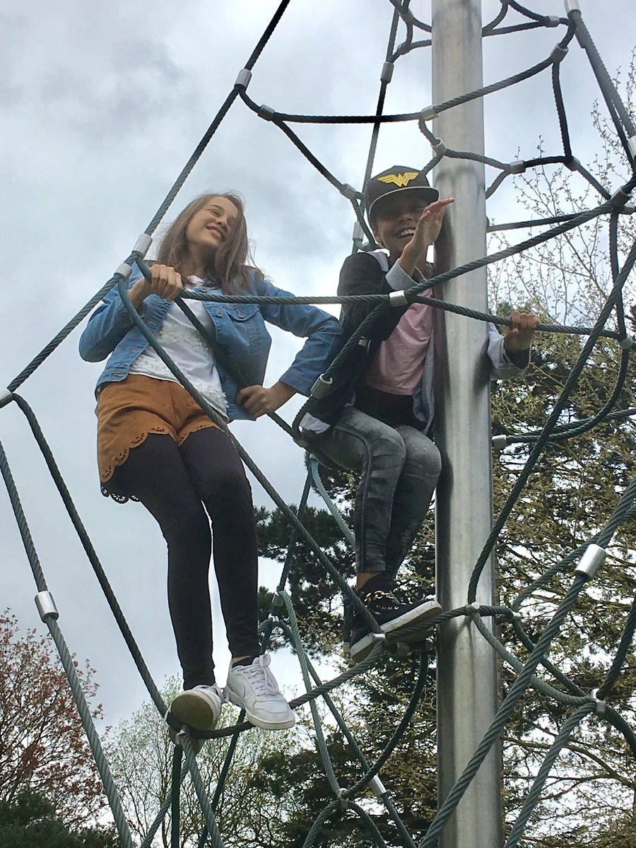 Zebra_carol's tweet photo. #SchoolInsetDay #Schoolsout #gooutdoors
Great day catching up with my globetrotting chum Bracie - spiritually, emotionally and comedically π
My Beasties were on form too π
Milo our #Ewok had a fab day in the #Cheadle sunshine βοΈ
#MayThe4thBeWithYou https://t.co/4opjmqL7ey