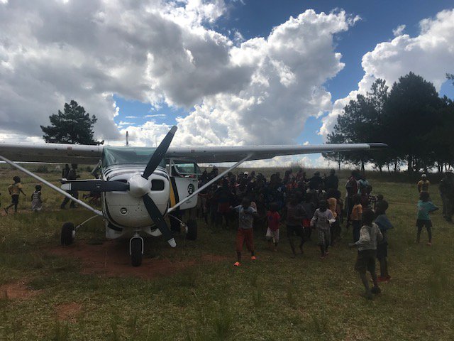 UEenRDC's tweet photo. Le Complexe des parcs nationaux #Upemba et #Kundelungu (CUK), dispose  d’un avion Cessna 206, pour les patrouilles aériennes et inventaires biologiques des certains grands mammifères et acheminer la prime des écogardes en sécurité. Coopération #UE et #RDC @SaveUpemba https://t.co/OHKo57VGcD