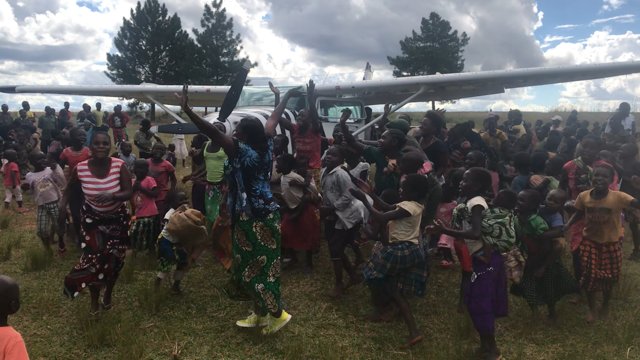 UEenRDC's tweet photo. Le Complexe des parcs nationaux #Upemba et #Kundelungu (CUK), dispose  d’un avion Cessna 206, pour les patrouilles aériennes et inventaires biologiques des certains grands mammifères et acheminer la prime des écogardes en sécurité. Coopération #UE et #RDC @SaveUpemba https://t.co/OHKo57VGcD