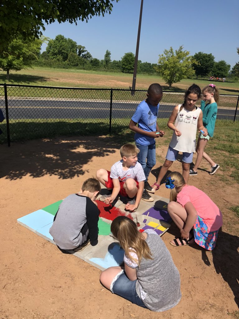 MrsTraceyKing1's tweet photo. More STEM Day Pics #OneHartBeat #North_Hart_Elem https://t.co/OTuazLHdC9