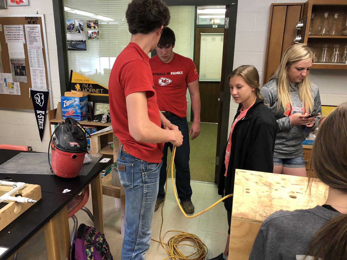 CoachBudke's tweet photo. With a completed stand, modular design, quick connect couplings, and working 2 step safety switch...the physics class is near completion of the rocket launch automation project. First test early next week. #NextGenEd  @KsCommissioner @EtownCommodore @jamesrenfro https://t.co/bRUCfSI5kY