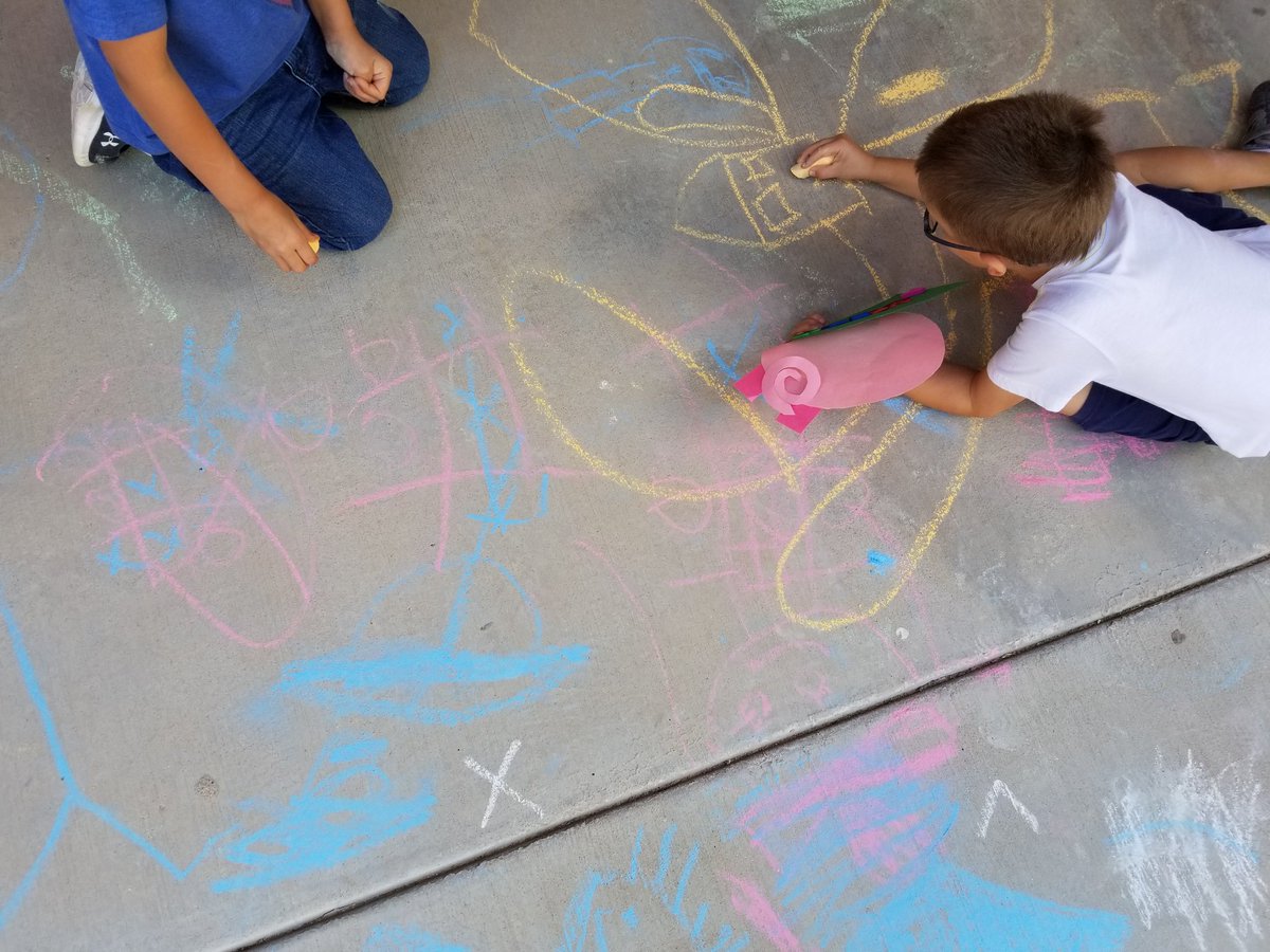 ECeduacademy's tweet photo. Use chalk to teach letters, numbers, basic graphic skills, geography, and to express your creativity. #ECeduacademy #Earlychildhood #playbasedcurriculum https://t.co/fsuVKuaU5L