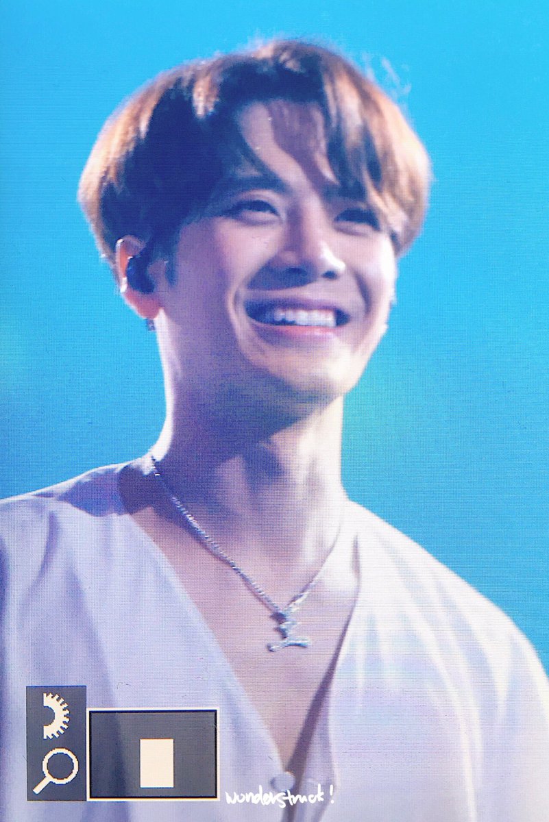 Jaew_xcix's tweet photo. รอยยิ้มแม่งสว่างสดใสจนแสบตาอ่ะคนอะไรรรรรรยิ้มแล้วมีแสงยานุภาพทำลายล้างขณะนี้///หาแว่นกันแดดมาใส่
#GOT7💗#갓세븐🐦#jacksonwang  #왕잭슨 #王嘉爾 #王嘉尔🐶🐢 #EyesOnYouinSeoul https://t.co/D6Yd43DBhw
