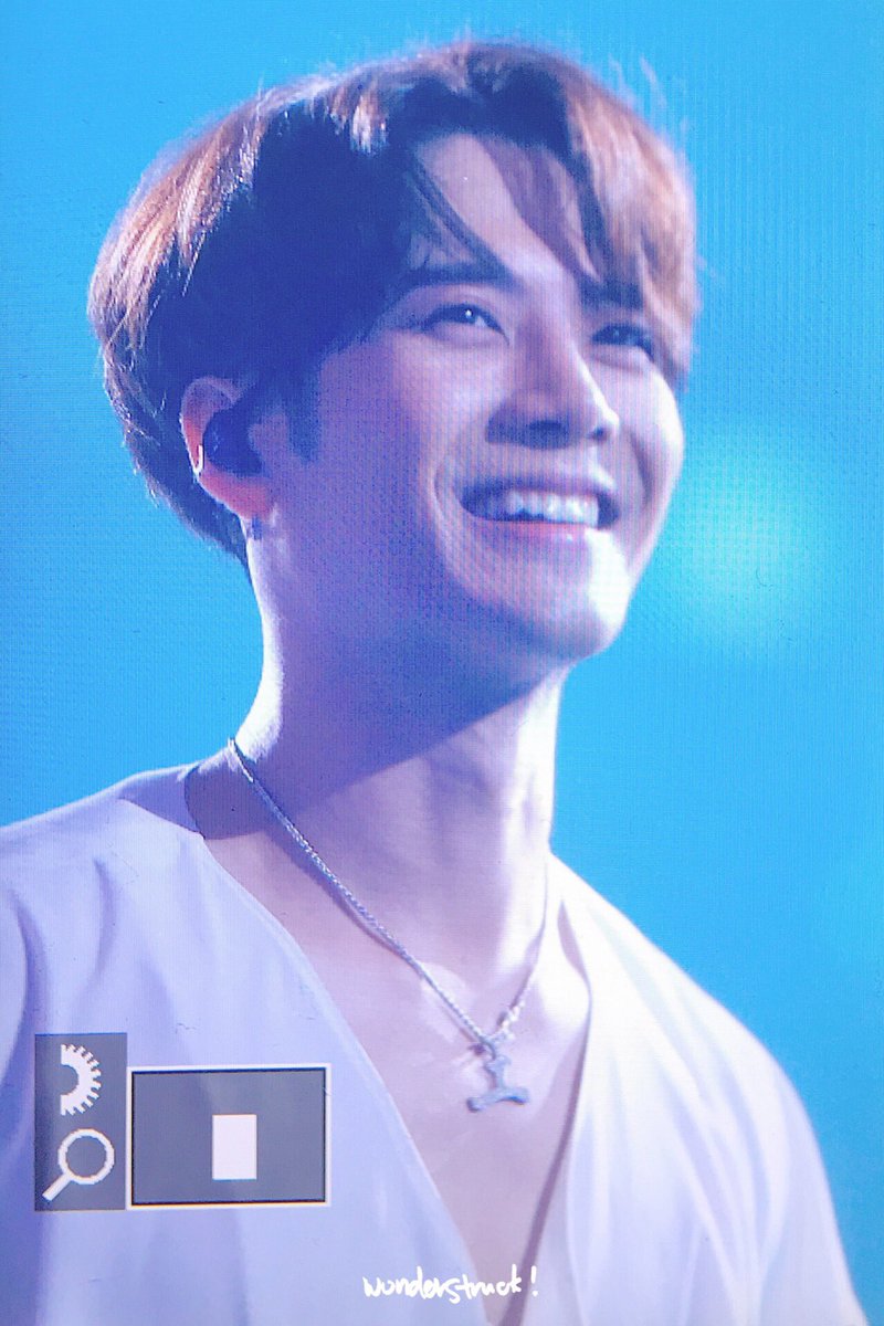 Jaew_xcix's tweet photo. รอยยิ้มแม่งสว่างสดใสจนแสบตาอ่ะคนอะไรรรรรรยิ้มแล้วมีแสงยานุภาพทำลายล้างขณะนี้///หาแว่นกันแดดมาใส่
#GOT7💗#갓세븐🐦#jacksonwang  #왕잭슨 #王嘉爾 #王嘉尔🐶🐢 #EyesOnYouinSeoul https://t.co/D6Yd43DBhw