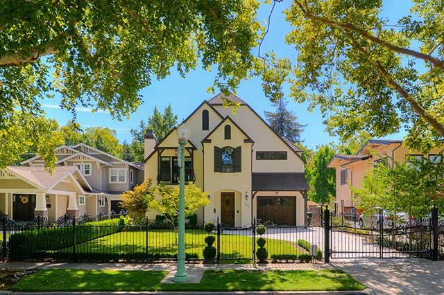 _sacrep's tweet photo. East Sac's finest 🏠📷
.
.
.
#eastsac #sacramento #visitsacramento #liveinsacramento #realestatephotography #sacramentorealestate #homesweethome #ladybird #photography #instagood #sacramentophotographer #sacramentophotography #architectureporn #composi… https://t.co/0FJracgnNN https://t.co/COY2ALcDxk