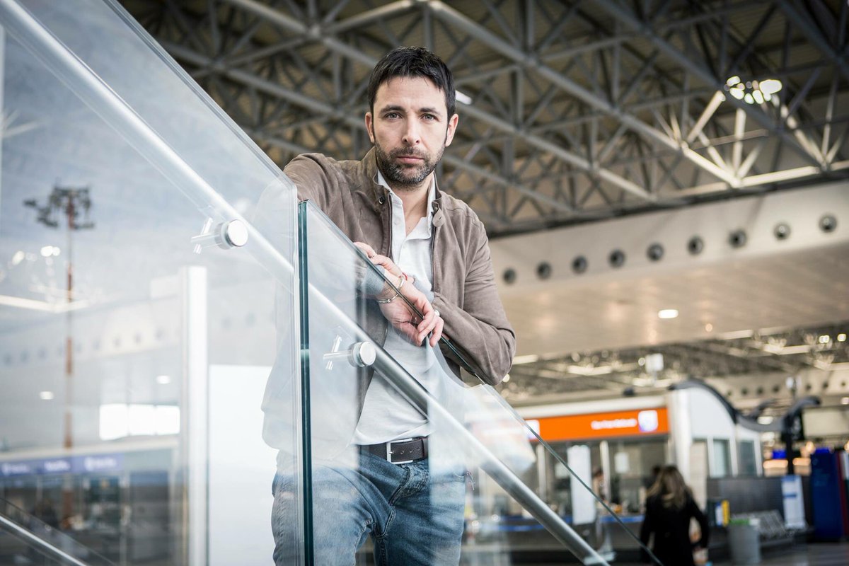 DUEBitalia's tweet photo. Questa sera, alle ore 22.40 su @realtimetvit, l’ultima puntata di #HelloGoodbye! ✈️ @PabloTrincia #RealTime @DiscoveryItalia #DUEB https://t.co/Yidg54lyTE