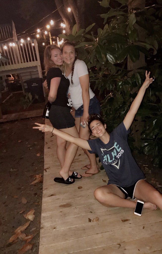 allybiehl's tweet photo. Happy belated bday to my babies, ilyyyyy both w my whole heart 💘 Saving the best for last, shoulda expected it outta me 😉 @kelseybartmess5 @Chlofeee https://t.co/xMEpf6ExR3