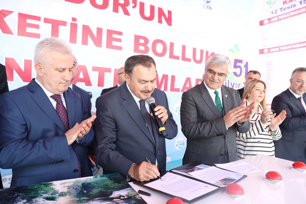 VeyselEroglu's tweet photo. Korunan alanlarımız artırıyoruz.

#Burdur’da sedir, çam, ardıç ve meşe ağaçlarıyla kaplı kanyonuyla ve yüzlerce metre yüksekliğindeki jeolojik yapıları barındırmasıyla önemli bir yer olan #Karanlıkdere Kanyonunu ülkemizin 229. Tabiat Parkı ilan ettik. https://t.co/8tQKjGWbK8