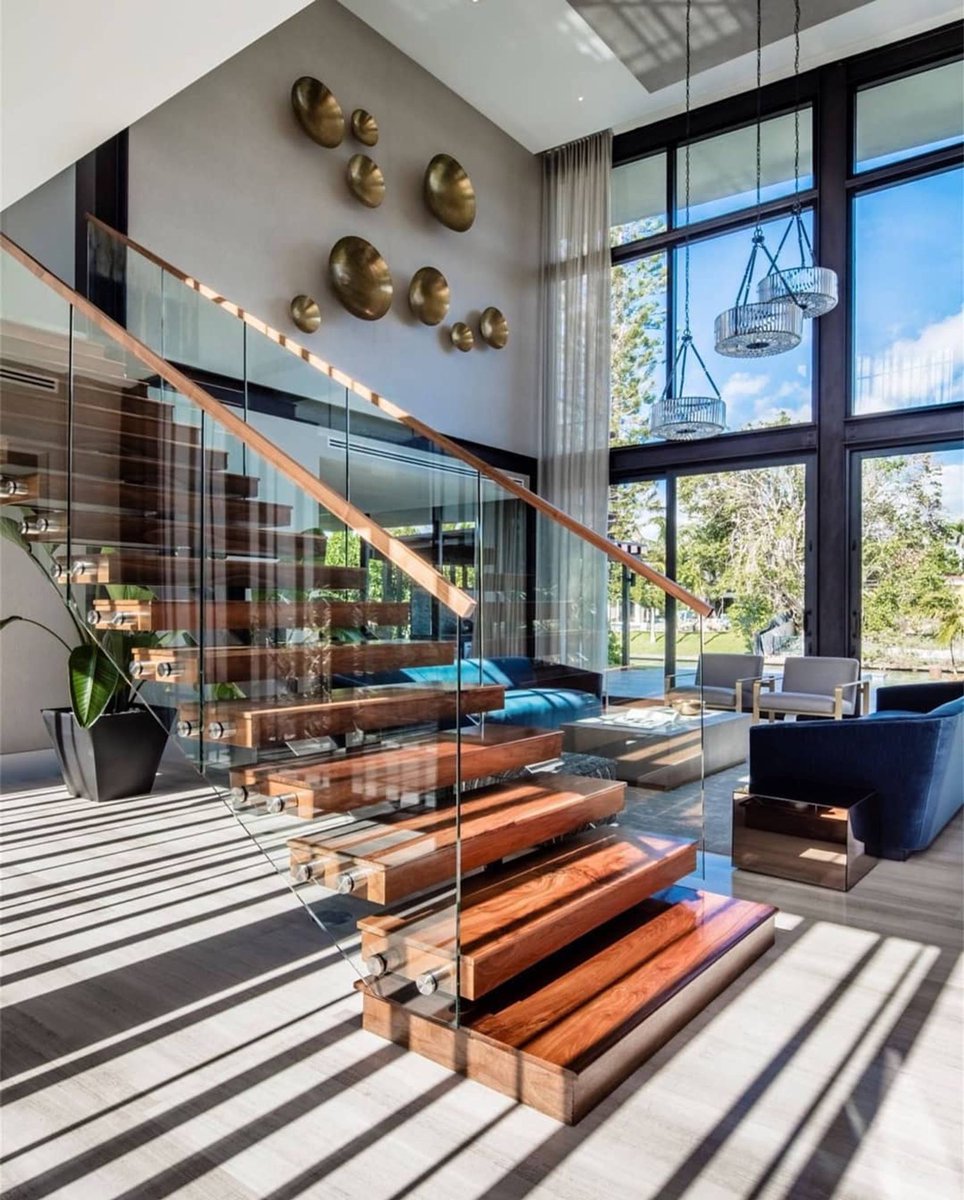 🏠 With natural light flooding the room, what an amazing interior! 
☀️ What do you think? 
👉🏻Follow <a href="/glassexpanse/">Glass Expanse</a> for more! 
📸: <a href="/highclasshomes/">High Class Homes</a> 
#homeoftheday #exterior_design #luxurerealestate