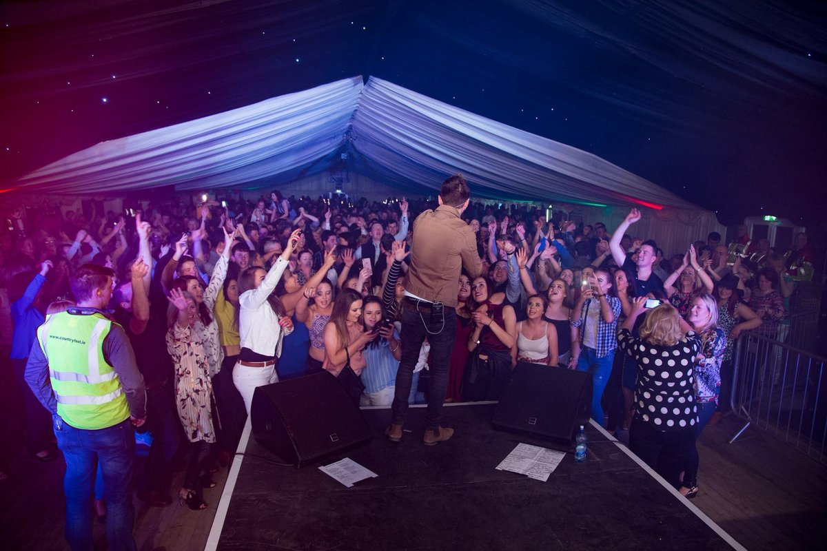 Flashback to CF17.        <a href="/derekryanmusic/">Derek Ryan</a> Derek is back to perform tonight with <a href="/LisaMcHughx/">Lisa McHugh</a> 😀😀😀😀😀😀😀 €20 entry and you can pay at door 🎶🎶🎶🎶🎶🤠🤠🤠🤠🤠🍔🍔🍔🍔🍺