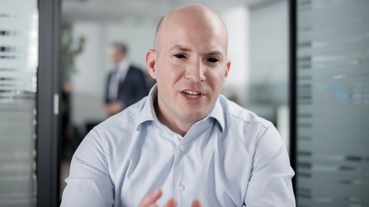 Boardroom Begins To Quake As Black-Eyed CEO Announces Vision For Future Of Company trib.al/OOgfYsU