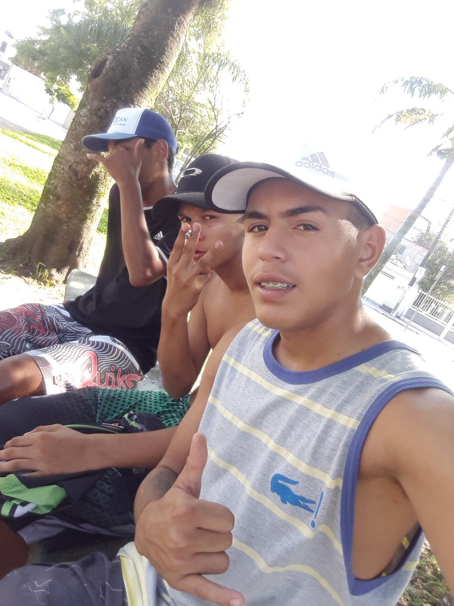 JuregEscobar's tweet photo. Bora que tranquilidade🔫💰🍁 https://t.co/DMfRMYTWlS